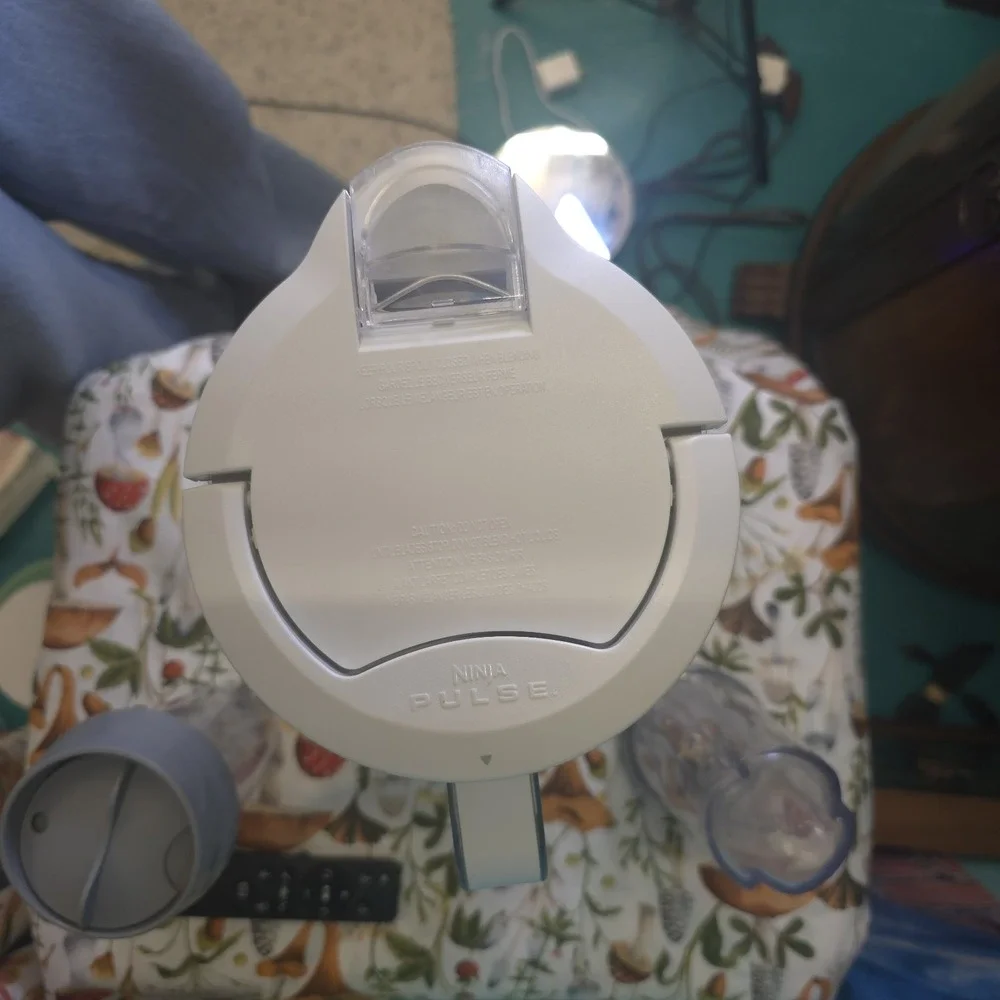 Ninja Kitchen System Pulse 700w 48oz Blender, White + 2 Cups With Lids